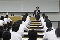 「働くことについて」講演する様子